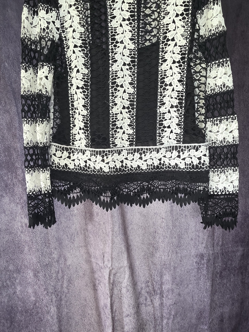 Women's Black & White Lace Long-Sleeve Top